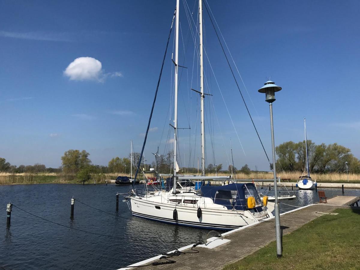 Blick auf Yachthafen an der Ostsee Ueckermünde Exterior foto