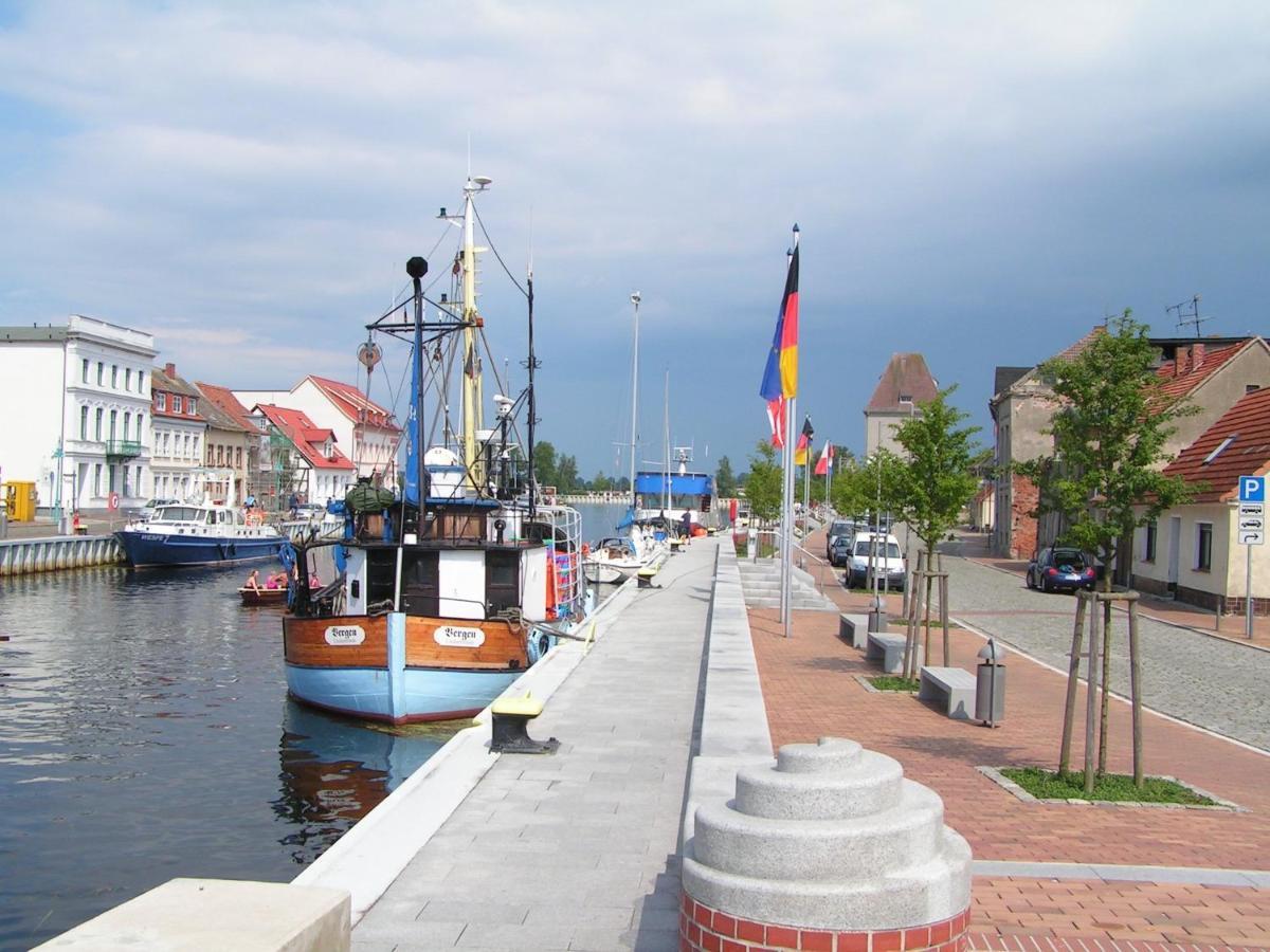 Blick auf Yachthafen an der Ostsee Ueckermünde Exterior foto